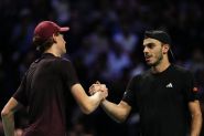 Tennis: Sinner s'offre un premier quart à Paris, Shelton et De Minaur qualifiés pour le Masters
