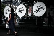 Des soldes sans entrain dans une France glacée