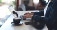 Fini les bureaux, bonjour les cafés: une génération qui travaille autrement