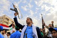 Les Houthis menacent les navires US en mer Rouge en cas de frappe contre l’Iran