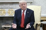 «À l'instinct»: les 100 jours d'un Trump sans garde-fou