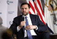 JD Vance et Zelensky discutent à Rome de l'appel Trump-Poutine, prévu lundi