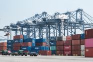 Les nouveaux droits de douane américains entrent en vigueur pour des dizaines d'économies
