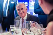 Reza Pahlavi acclamé à la conférence des conservateurs américains