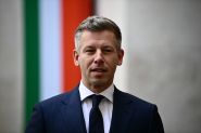 Peter Magyar arrive au pouvoir avec la promesse d'un changement de régime