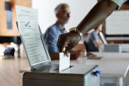 Les Suisses rejettent l'initiative anti-immigration, selon les projections