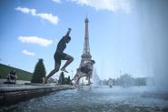 Canicule: la tour Eiffel et Le Louvre ferment plus tôt