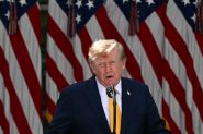 Trump menace de bombarder «fort» l'Iran après les premiers échanges de frappes en un mois