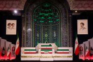Le corps du guide suprême Khamenei est arrivé sur le lieu de ses funérailles à Téhéran
