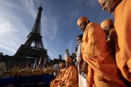 Visite d'un groupe hindou à la tour Eiffel: le monument rouvre après une grève
