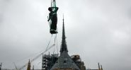 La statue de saint Thomas reprend sa place à Notre-Dame de Paris