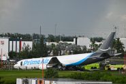 Un avion-cargo d'Amazon sort de piste à son atterrissage à Miami, cinq morts