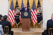 Iran: Trump souffle le chaud et le froid, appelle Israël à la retenue