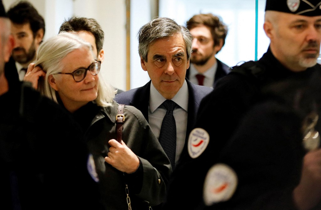 Cinq ans de prison, dont un ferme, requis contre François Fillon