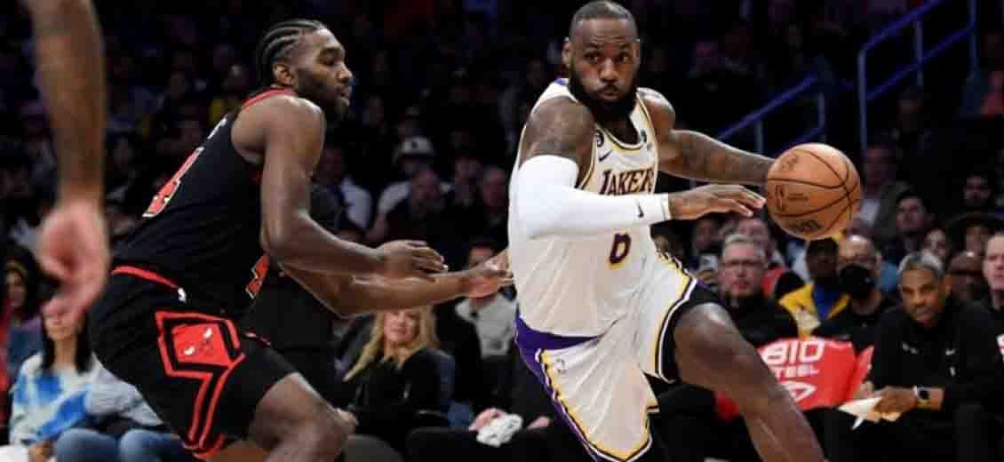 NBA : les Lakers vaincus malgré le retour de James, Golden State et Dallas tombent