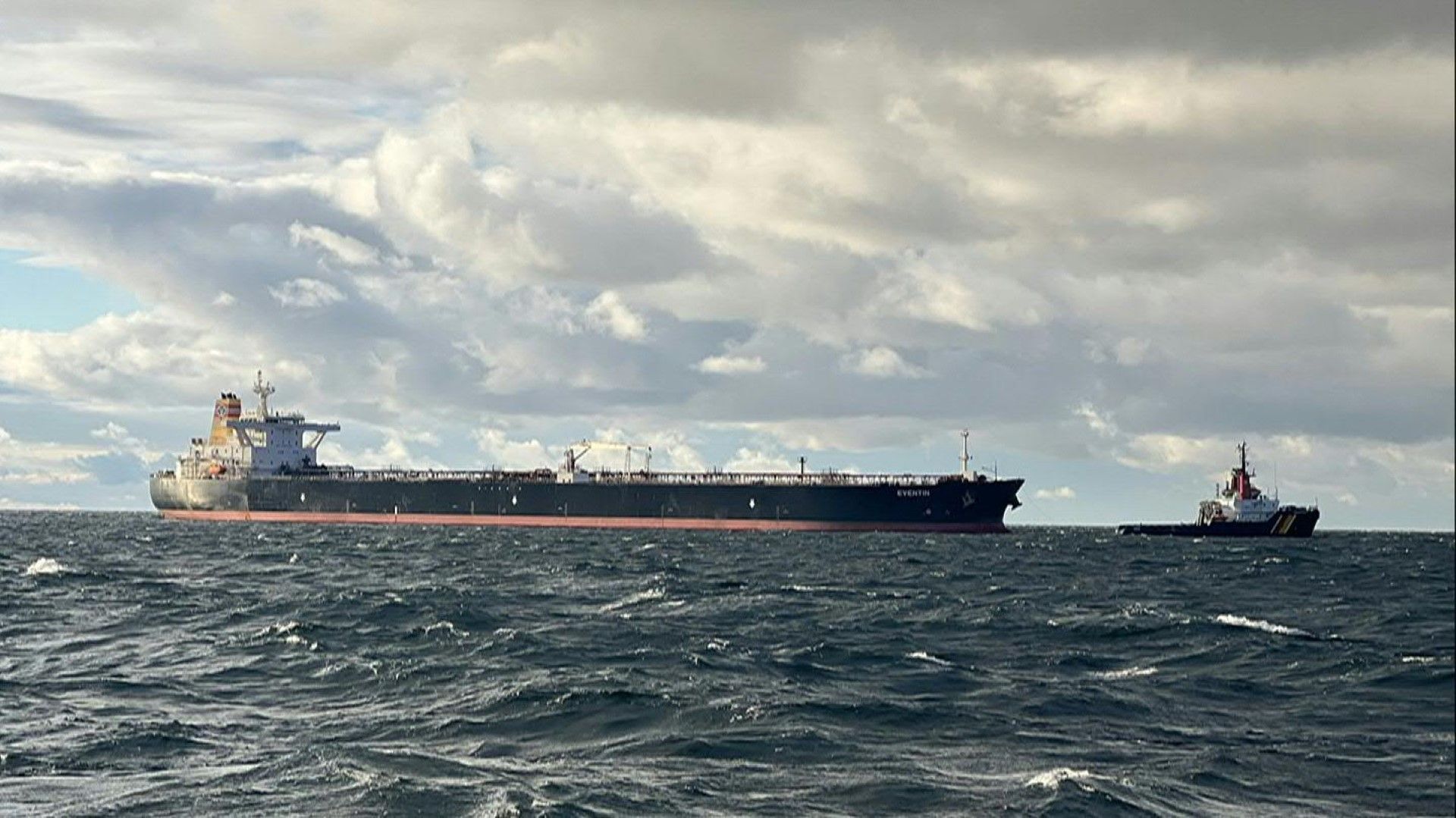 Un pétrolier dévie sa route vers l'Iran après une «activité étatique»