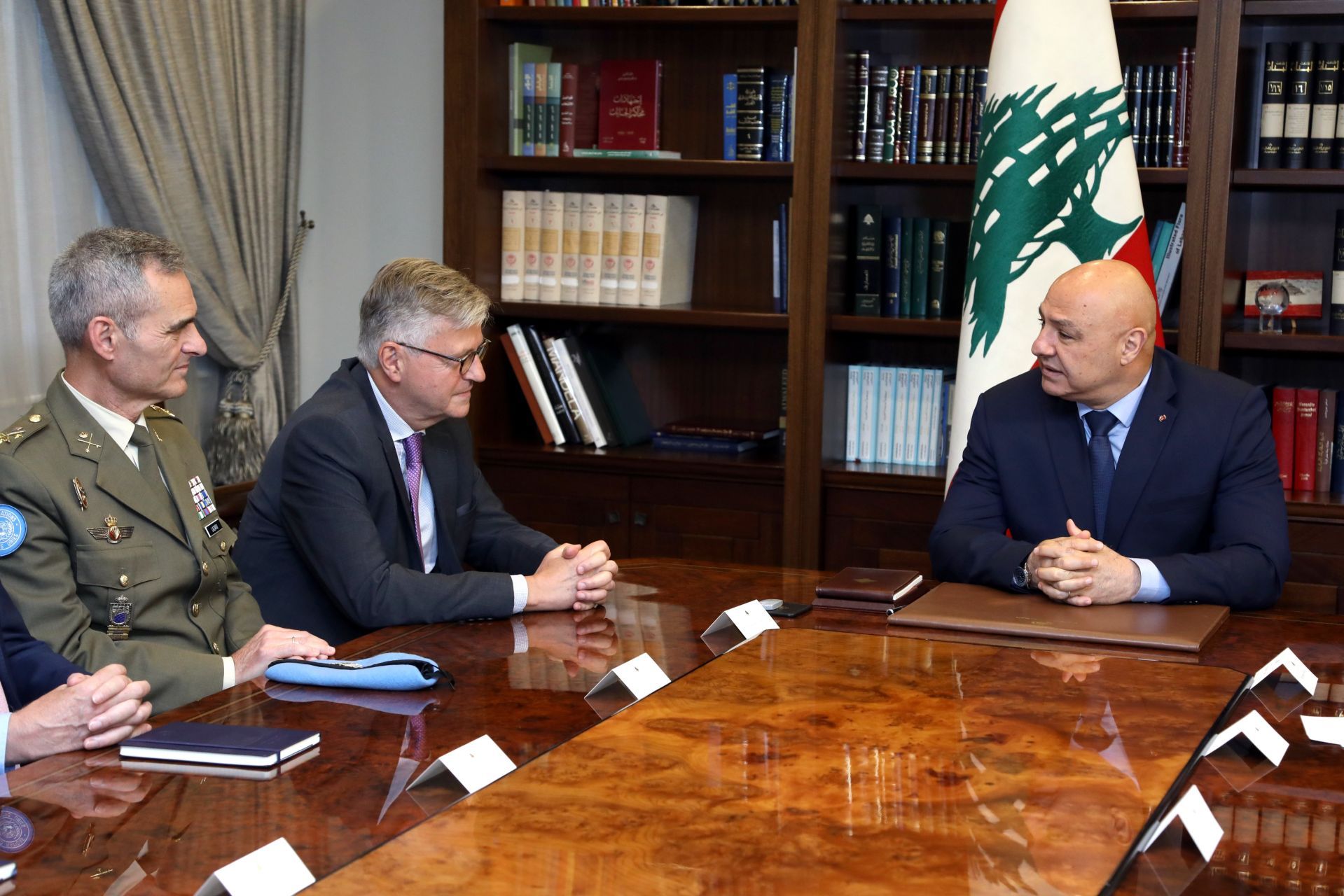 Aoun réitère le soutien du Liban à la Finul, auprès de Lacroix