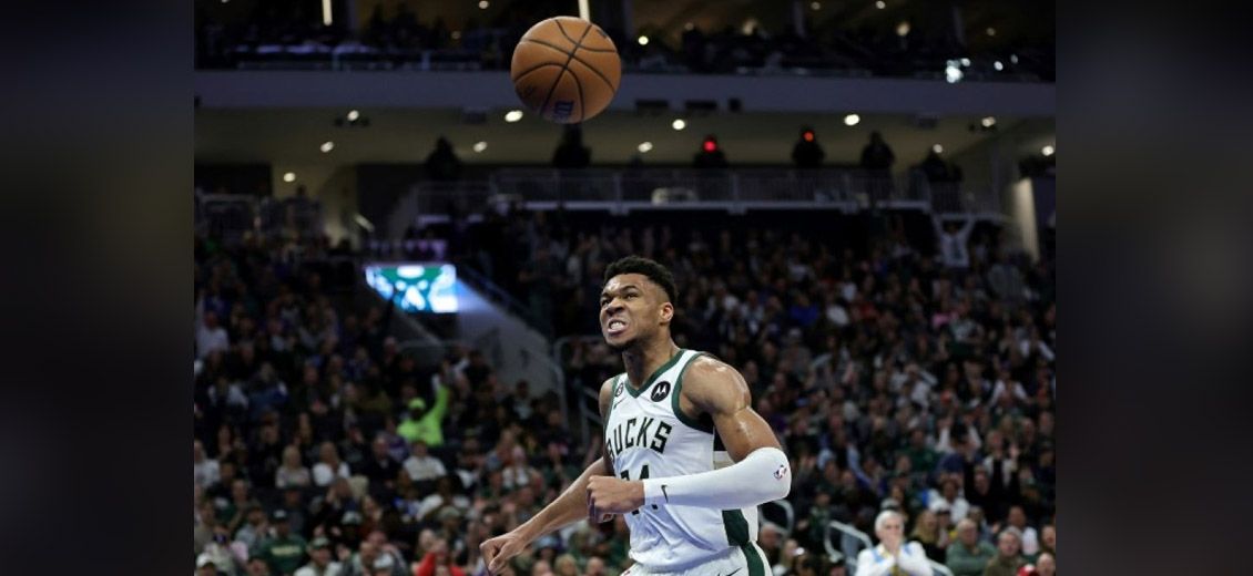 NBA: les Bucks maîtrisent les Sixers, les Knicks reviennent en play-offs