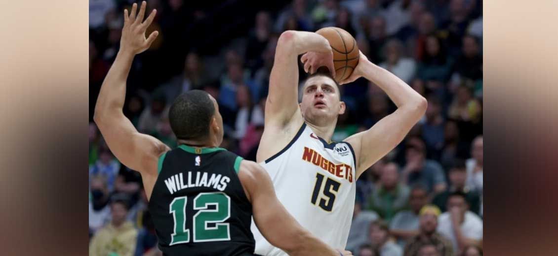 NBA: les Nuggets de Jokic raflent le choc de début d'année face aux Celtics