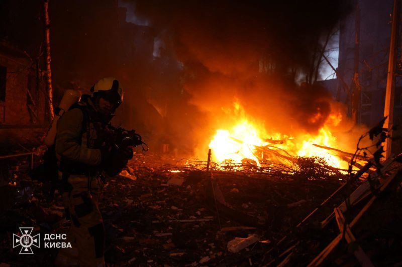 Nouvelle nuit d'attaques russes en Ukraine, au moins quatre morts