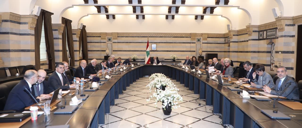 Le gouvernement adopte des mesures financières et une aide aux retraités