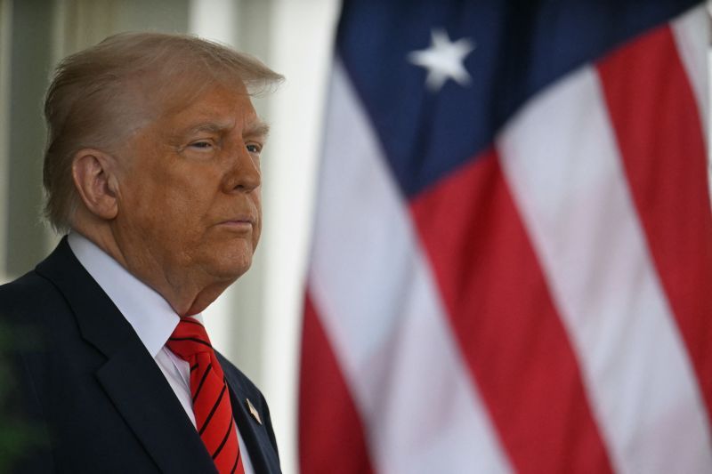 Trump menace: 50 % de droits de douane sur l’UE, les Bourses mondiales s’effondrent