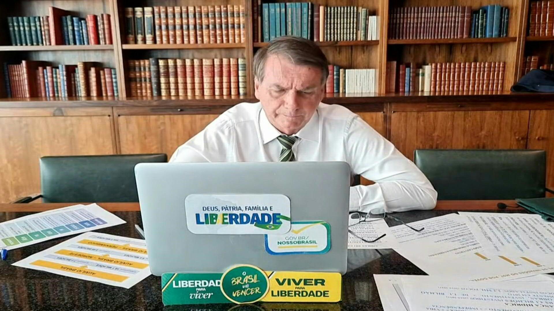 Bolsonaro, un président paria d'un Brésil isolé