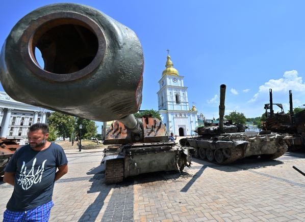 Embargo pétrolier russe: l'Europe dégaine l'arme de l'assurance