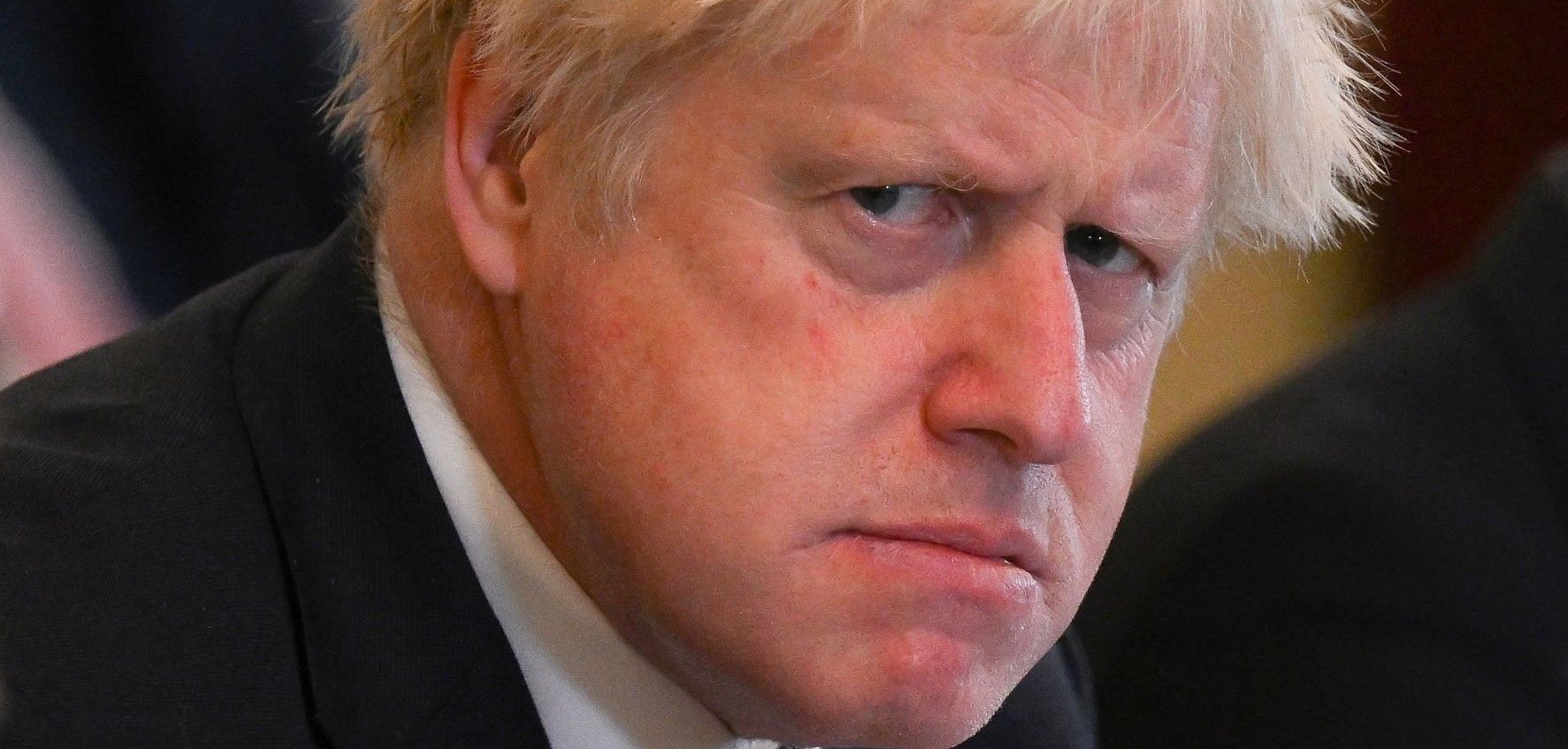 Lâché par ses ministres, Boris Johnson quitte le pouvoir