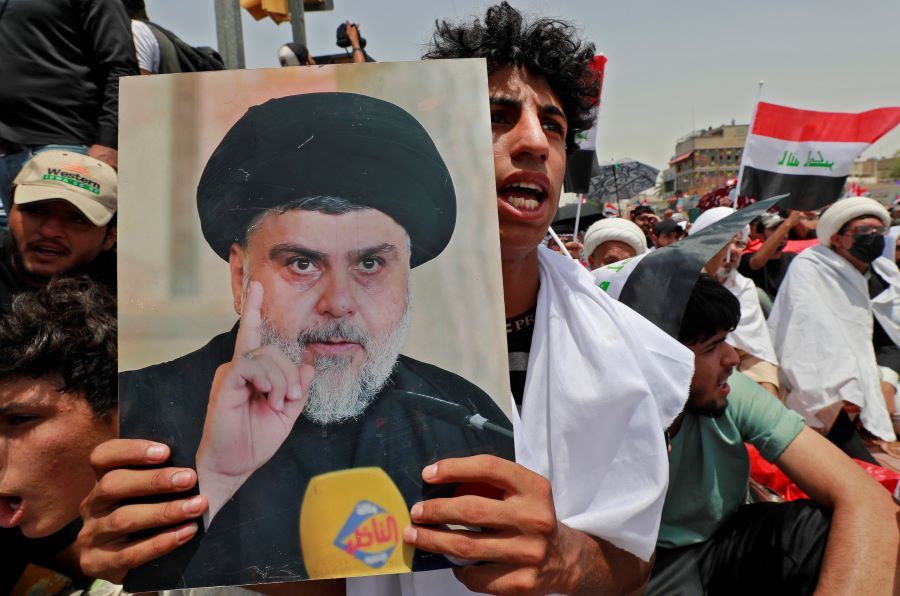 Sadr mobilise massivement ses fidèles face aux partis pro-iraniens