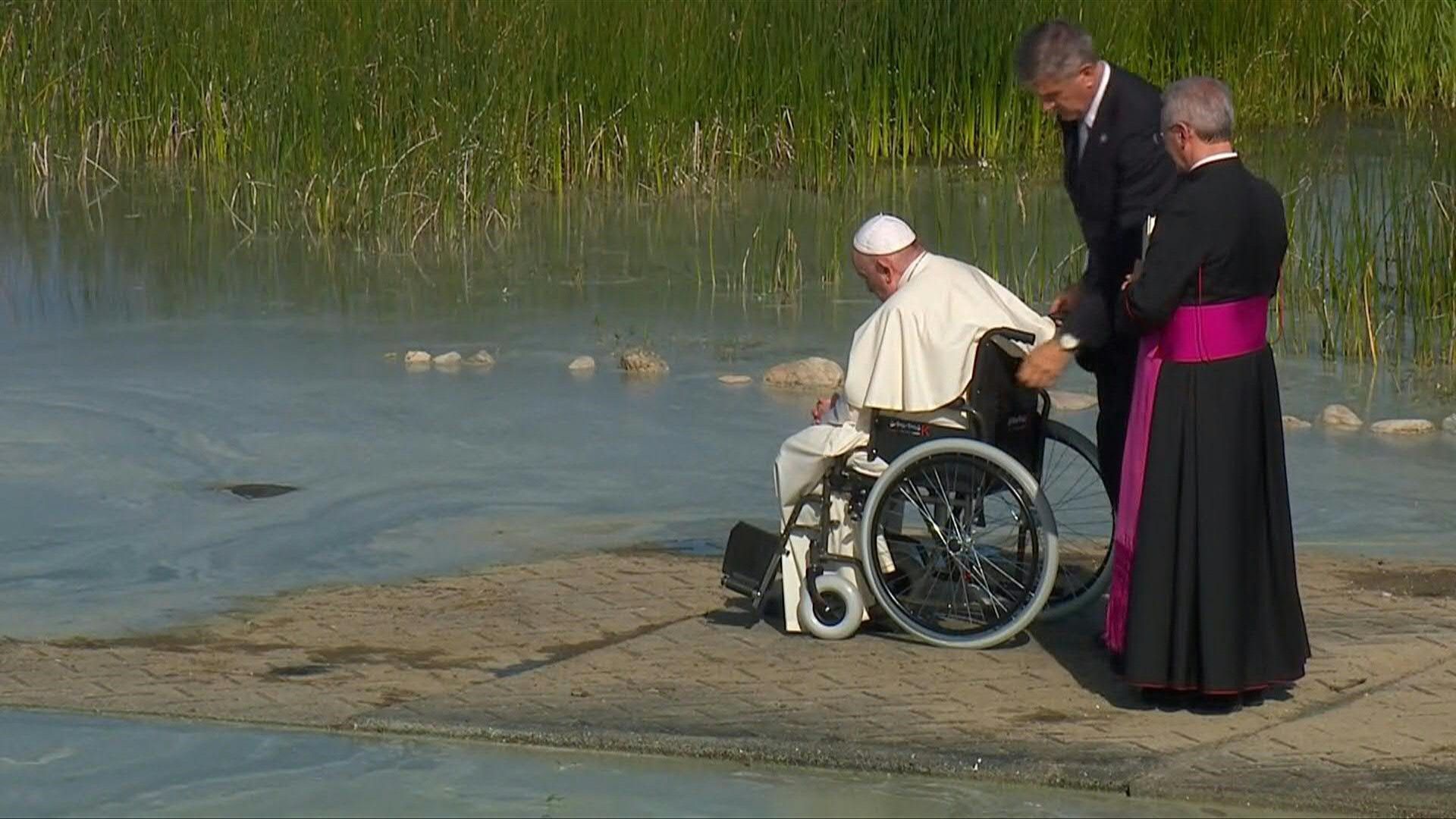 Le pape se recueille sur un lieu sacré autochtone