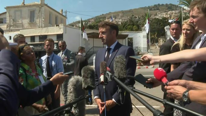 Amitié, gaz, visas… Macron poursuit sa visite en Algérie