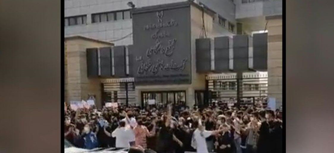 Les manifestants iraniens investissent les universités