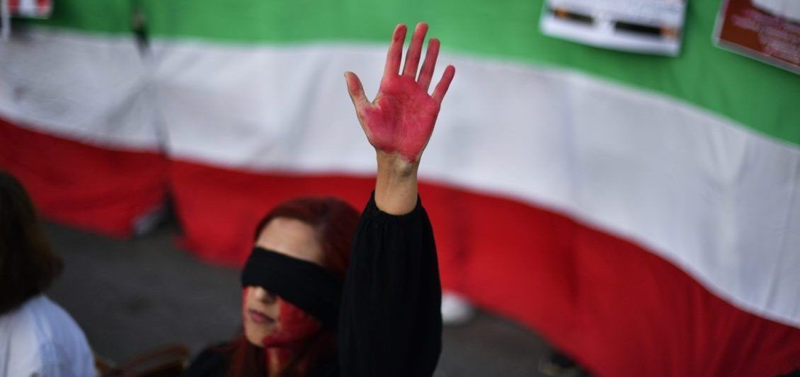 Deux Iraniens pendus pour «profanation»