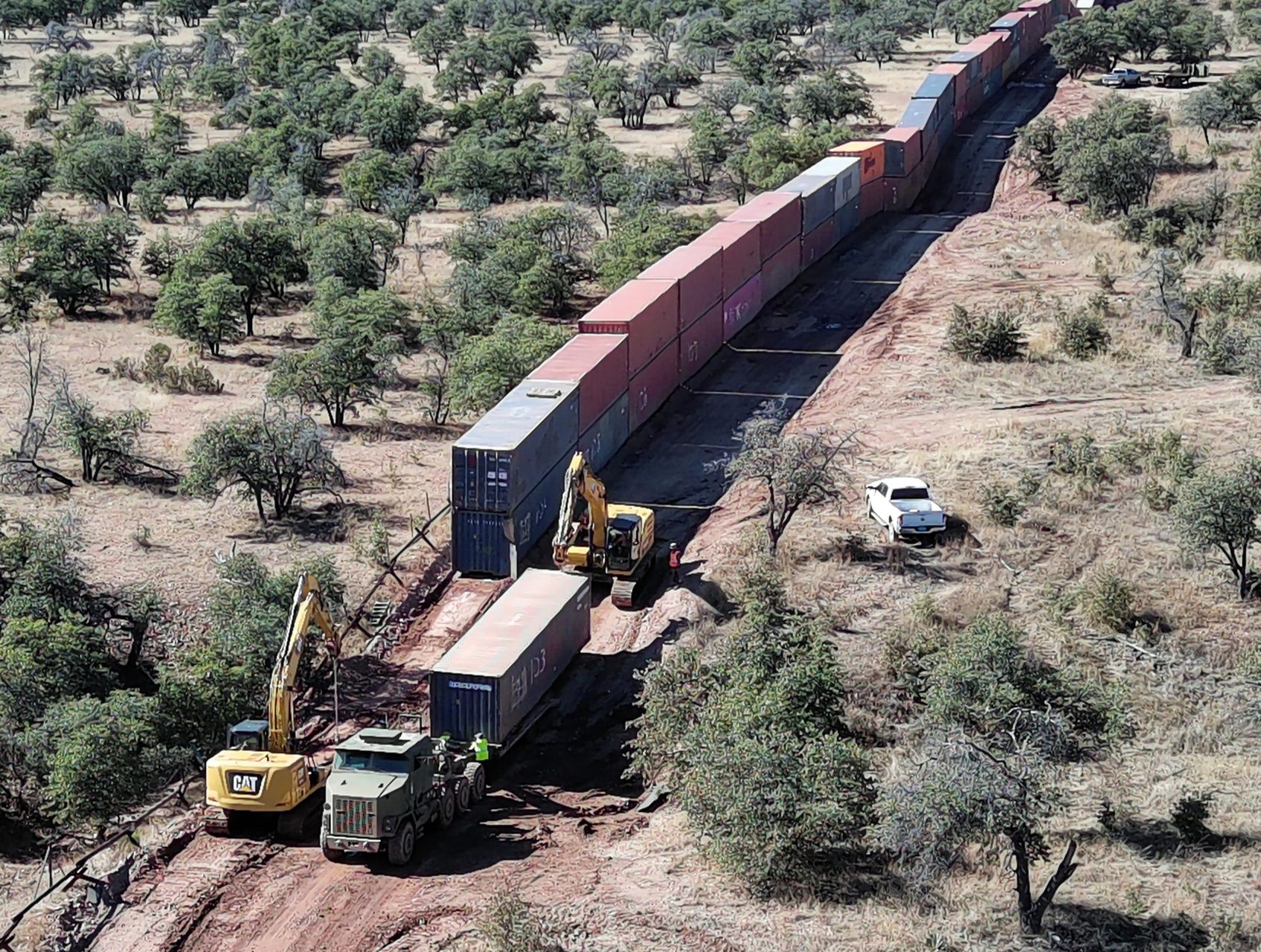 Arizona: démantèlement des conteneurs à la frontière avec le Mexique