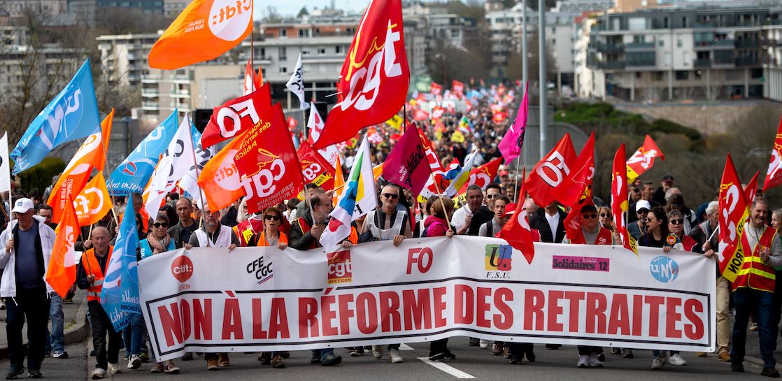 Retraites: violences et vandalisme à Paris