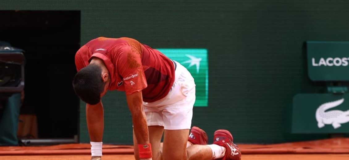 Roland-Garros: Djokovic passe mais se blesse