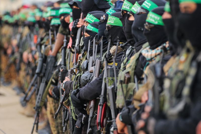 Le gouvernement adresse un avertissement officiel au Hamas, qui s’engage à coopérer