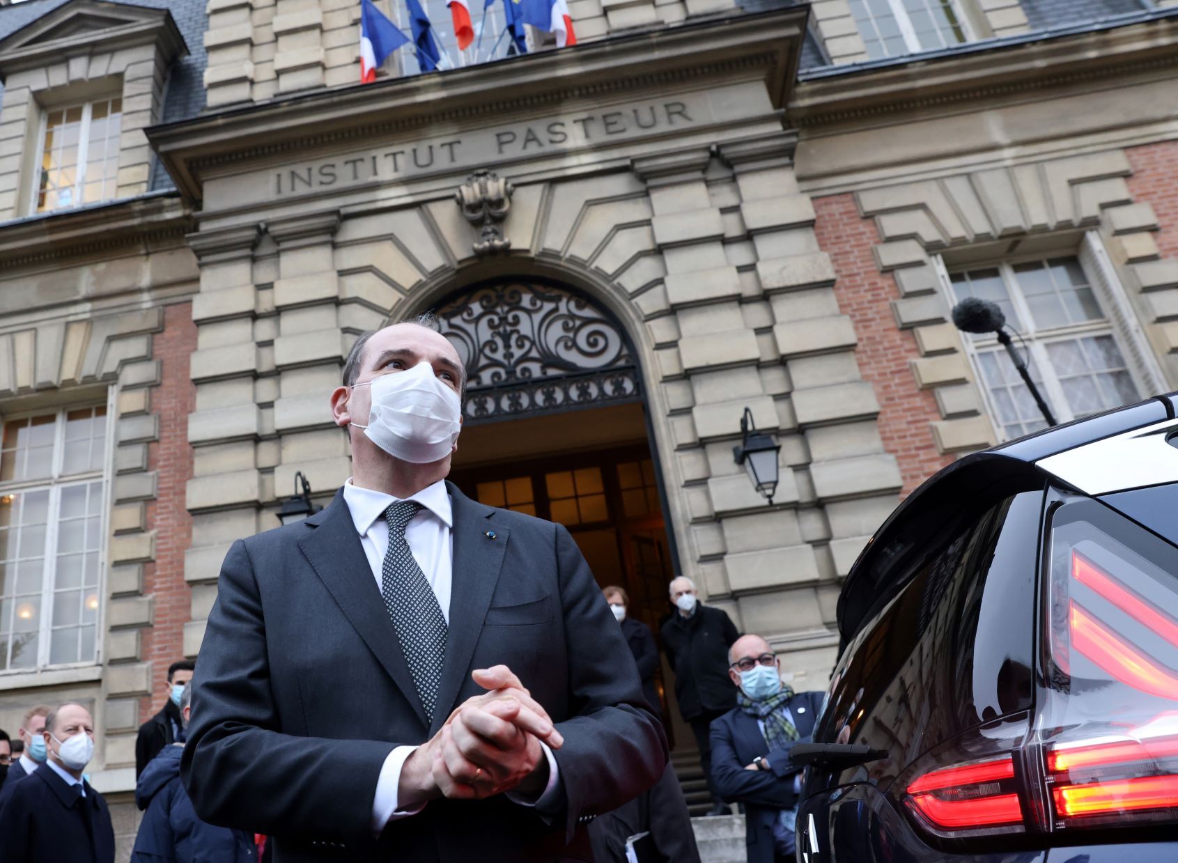 Covid à l'école: face à la pagaille, Castex assouplit le protocole