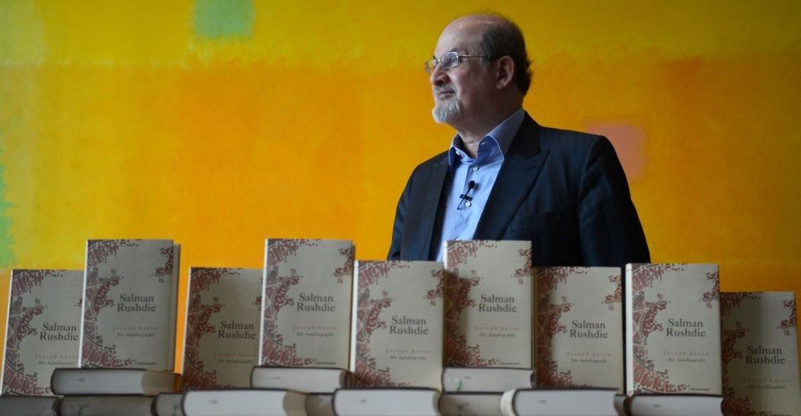 Quatre mois après l'attentat, Rushdie dévoile un nouveau roman