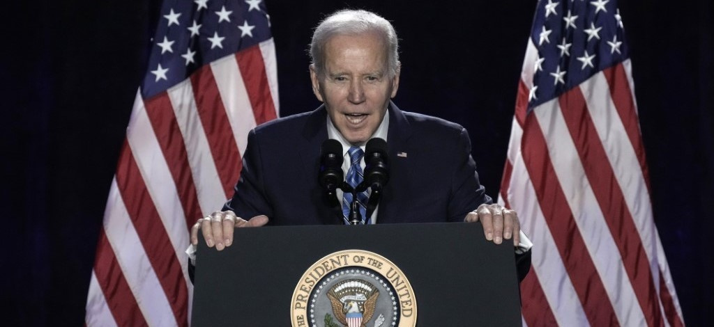 Biden limite les investissements dans les technologies en Chine