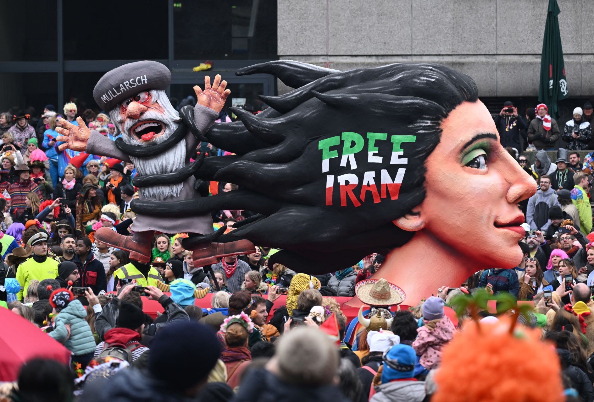 Manifestations en Iran : diplomates allemand, britannique, italien et français convoqués par Téhéran