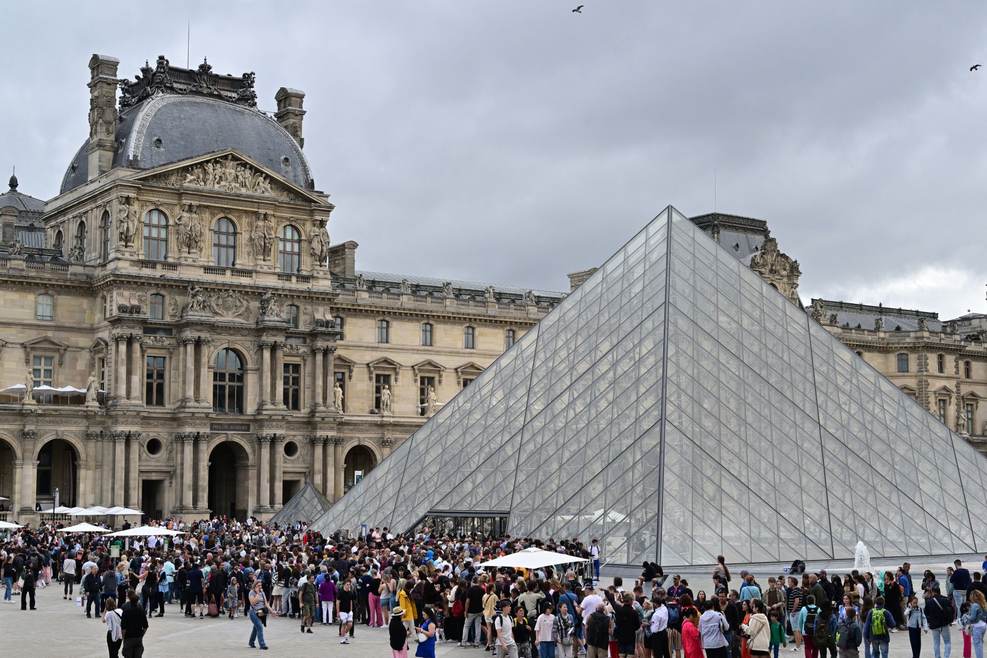 Vers un Louvre du XXIe siècle: concours international d’architecture lancé