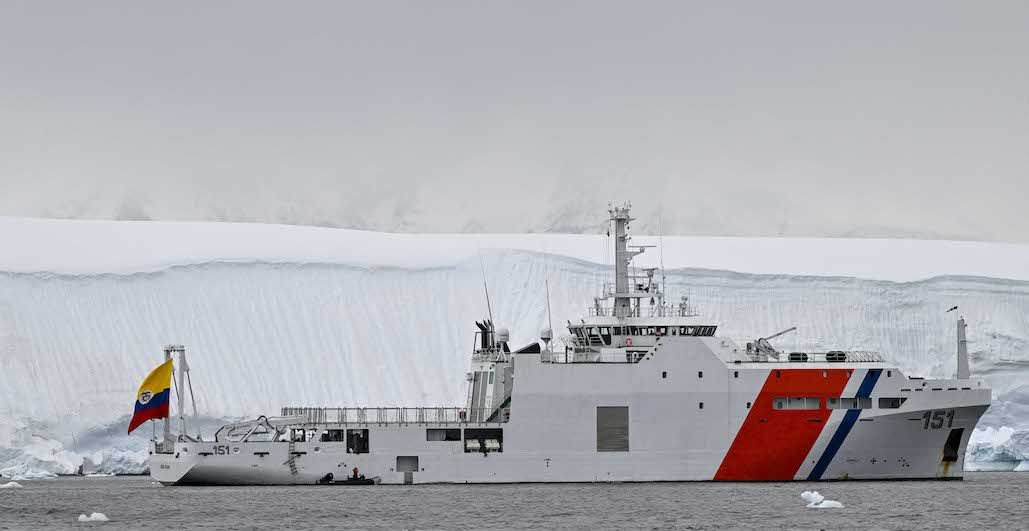 Réchauffement climatique: un navire colombien en mission en Antarctique