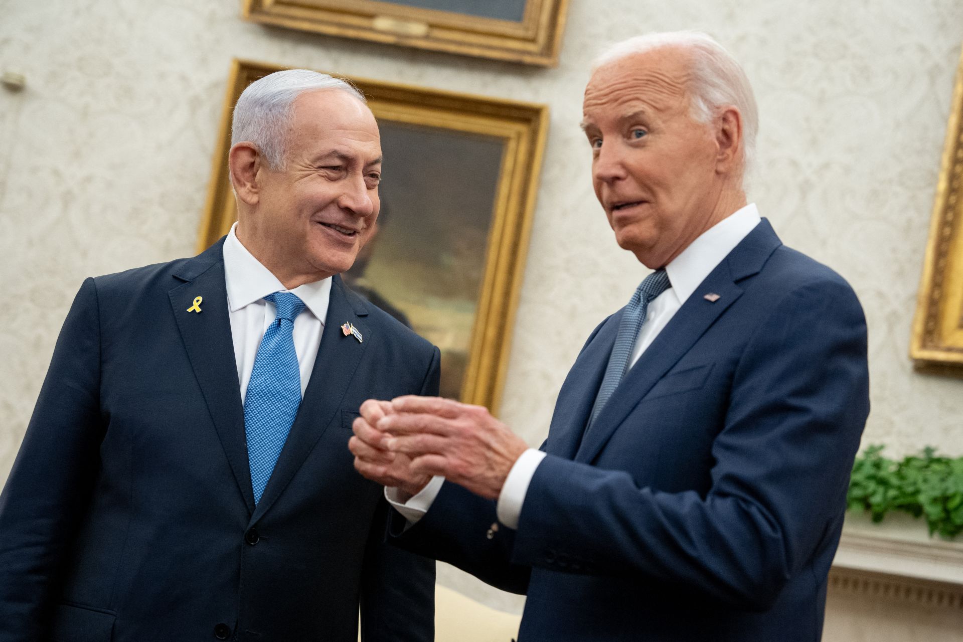 Netanyahu a dit à Biden envisager de frapper des sites militaires iraniens, selon le Washington Post