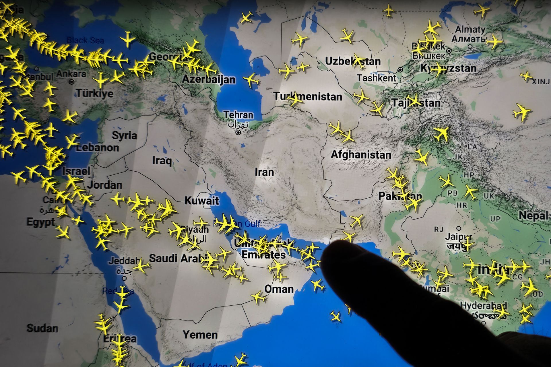 L'Iran annonce la réouverture partielle de son espace aérien