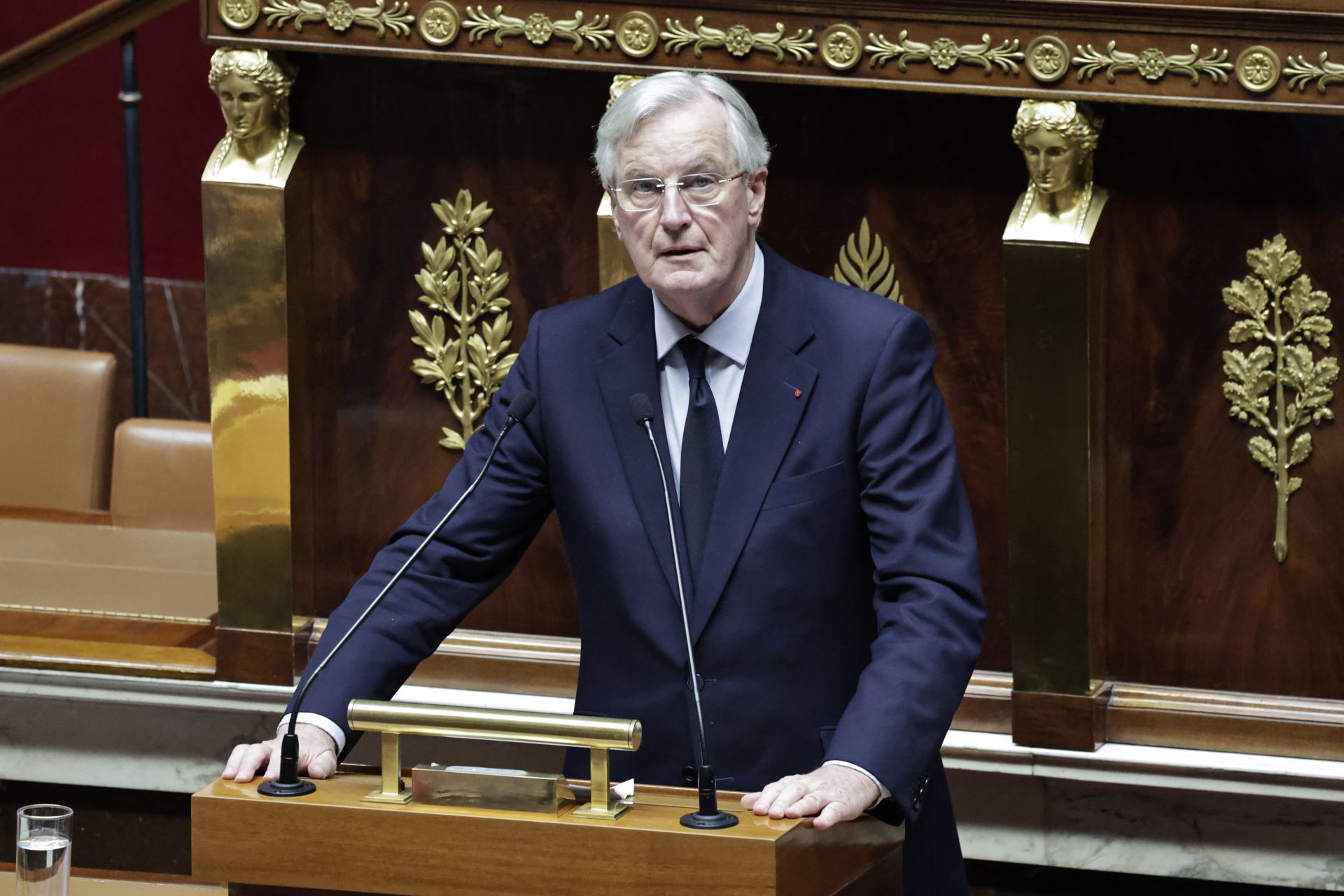 En France, le gouvernement de Michel Barnier au bord de la censure