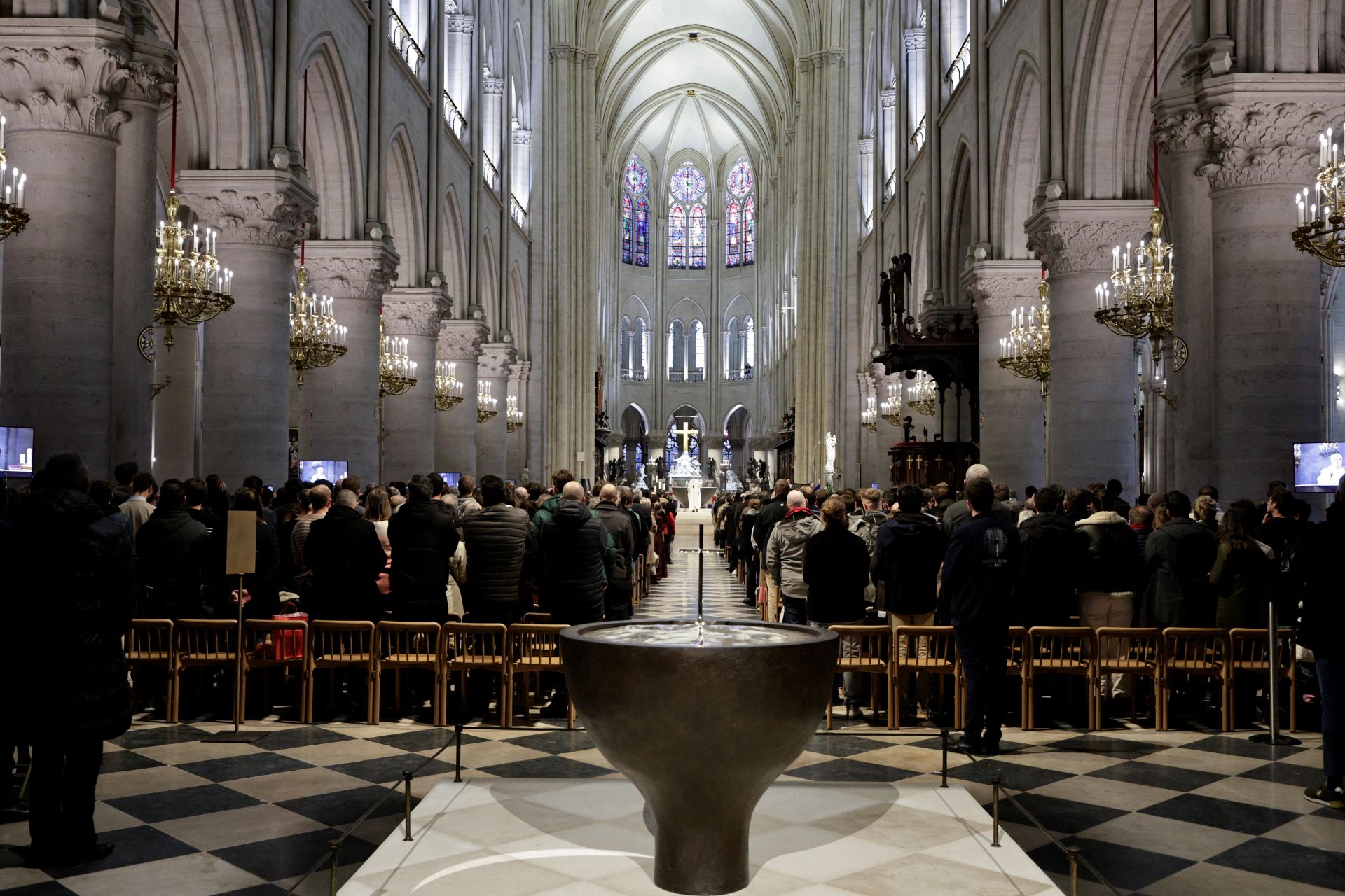 Notre-Dame de Paris accueille ses premières messes de Noël depuis l'incendie de 2019