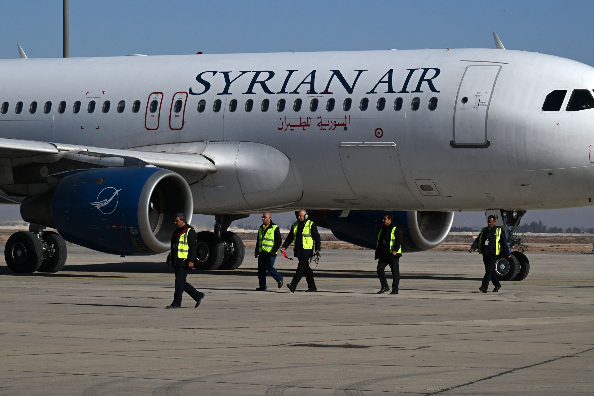 Damas : les vols reprennent sous le nouveau drapeau syrien