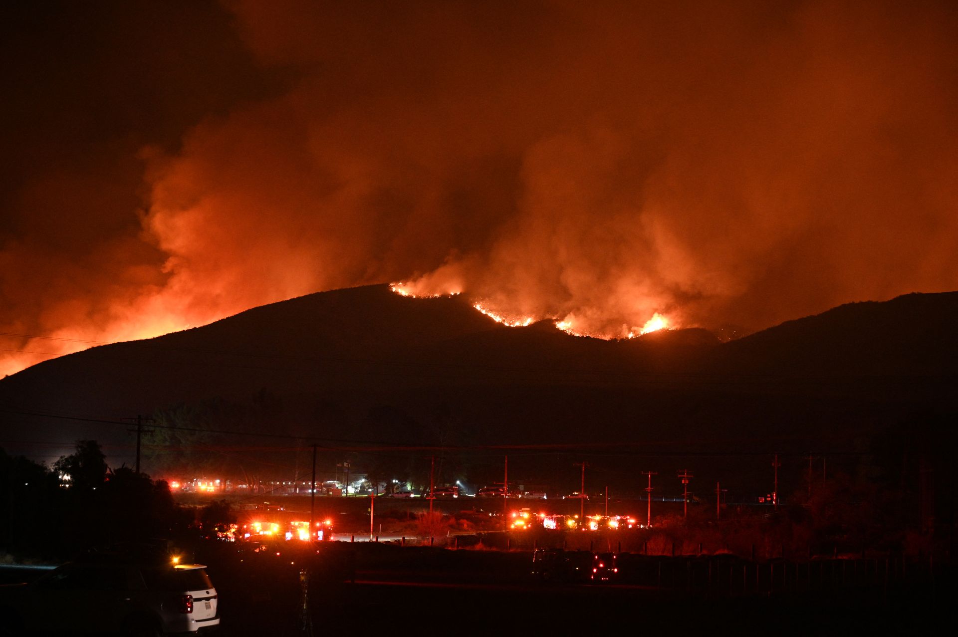 Un nouvel incendie ravage le nord de Los Angeles, des milliers d'évacutions ordonnées